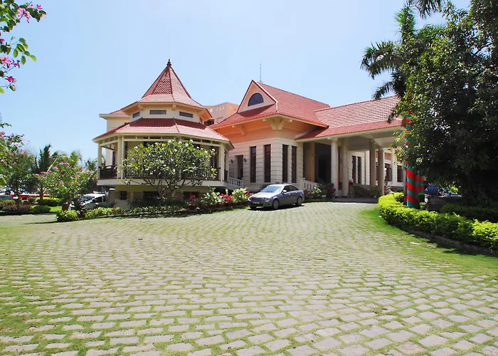 Golden Coast & Курортный комплекс Фантхьет