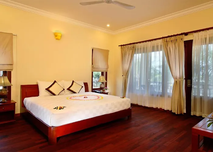 Golden Coast & Курортный комплекс 4*